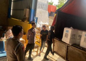Personel Polres Lebak Kawal Pengiriman Logistik Pemilu 2024