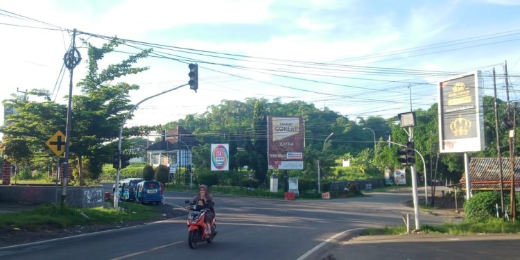 Lampu Lalu Lintas di Kadubanen Pandeglang Padam, Pengendara Kebingungan