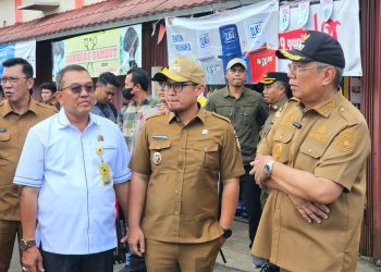 Benyamin-Pilar Kompak di Acara Bagi-bagi Sertifikat Tanah