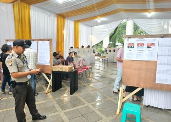 Ganjar-Mahfud Menang di TPS Airin dan Pilar
