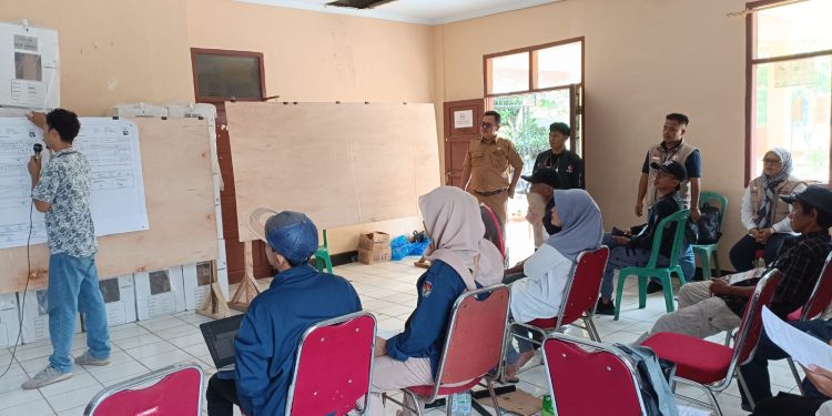 Bawaslu Banten Awasi Pleno Penghitungan Suara di PPK