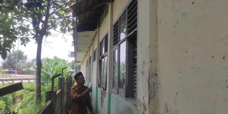 SDN Inpres Cikeusal Belum Direlokasi, Ini Alasannya
