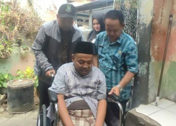 Dinsos Kota Tangerang Bagikan 50 Kursi Roda