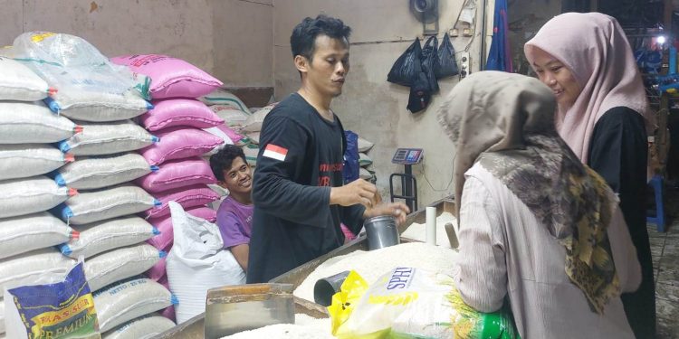 Beras SPHP Bulog Lebih Laku di Kota Serang, Stok 2 Ton Ludes Dalam Dua Hari