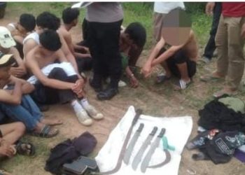 Konvoi Sambil Tenteng Senjata Tajam, Belasan Pelajar SMK Ditangkap Polsek Carenang