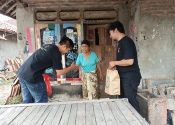 Sambut Ramadan, Pakombes Berikan Sembako dan Sirop ke Lansia di Mekar Baru Tangerang
