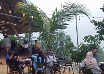 Wisatawan Menikmati Libur Akhir Pekan Jelang Ramadan di Agrowisata Imah Kopi Pandeglang