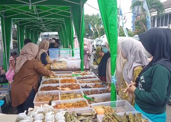 Jelang Buka Puasa, Warga Berburu Takjil di Wisata Kuliner Pandeglang Berkah