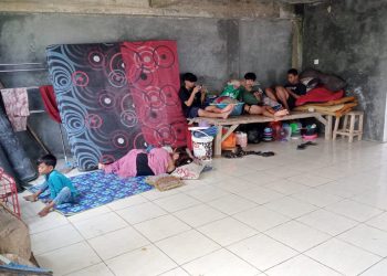 Terdampak Banjir Rob, Warga Lebak Harus Mengungsi 
