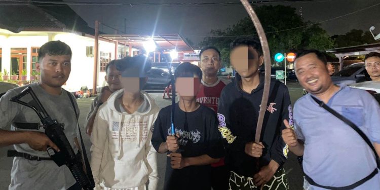 Diduga Hendak Tawuran, Lima Remaja dan Dua Bilah Sajam Diamankan Polresta Serang Kota