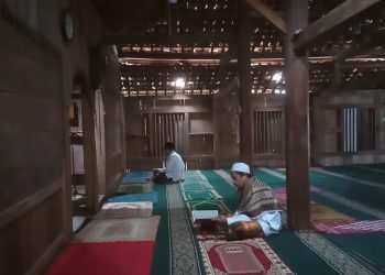 Masjid di Lereng Gunung Karang Diperkirakan Berusia Ratusan Tahun