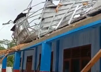 SMAN 15 Pandeglang Porak Poranda Diterjang Puting Beliung
