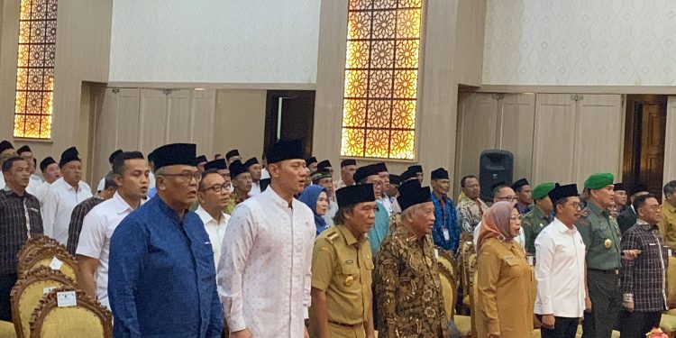 Kunker ke Banten, AHY Bagikan Puluhan Sertifikat Tanah Wakaf