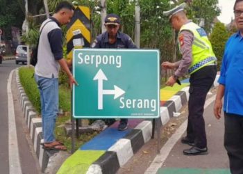 Persiapan Arus Mudik, Dishub Kota Tangerang Pasang Rambu Petunjuk Jurusan