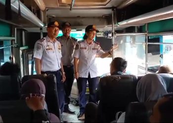 Dishub Sidak Tarif Angkutan Mudik Lebaran 2024 di Terminal Kadubanen Pandeglang