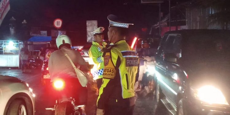 H+3 Lebaran, Arus Balik Wisata di Pandeglang Padat Merayap
