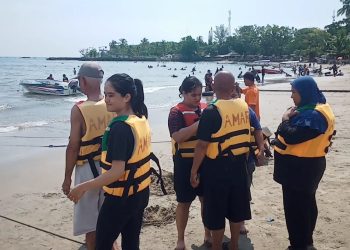 Libur Lebaran, Wisatawan dari Jabodetabek Padati Pantai Carita