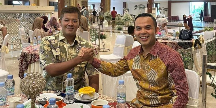 Jabat Tangan Dede Rohana-Endang Efendi, Sinyal Kuat Pilkada Cilegon 2024?