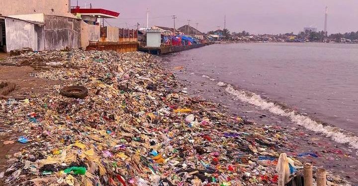Pantai Teluk Labuan Dipenuhi Sampah, Ini Kata Pemkab Pandeglang 