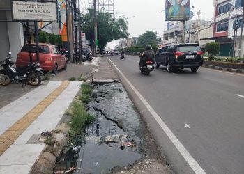 Warga Keluhkan Air Got Rembes Hingga ke Jalan Protokol Cilegon