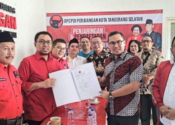 Pilar Ambil Formulir Bakal Calon Wakil Walikota ke PDIP