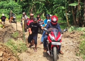 Ada Perbaikan, Jalan Kadu Agung-Cileles Tidak Bisa Dilalui Kendaraan