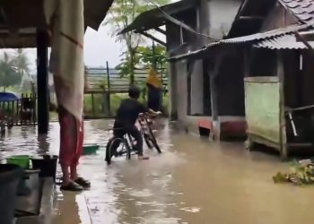 Sungai Cibereum dan Cisimeut Meluap, Jalan Desa dan Puluhan Rumah di Lebak Terdampak Banjir