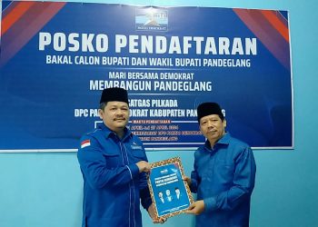 Serahkan Formulir Pakai Kemeja Biru, Tb Entus Mahmud Ingin Diaku Partai Demokrat