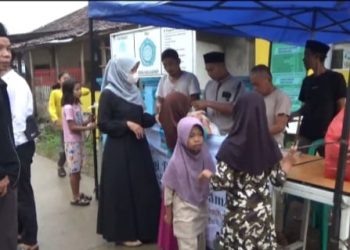 Pemerintah Desa Kadugenep Bagikan Ratusan Takjil Gratis