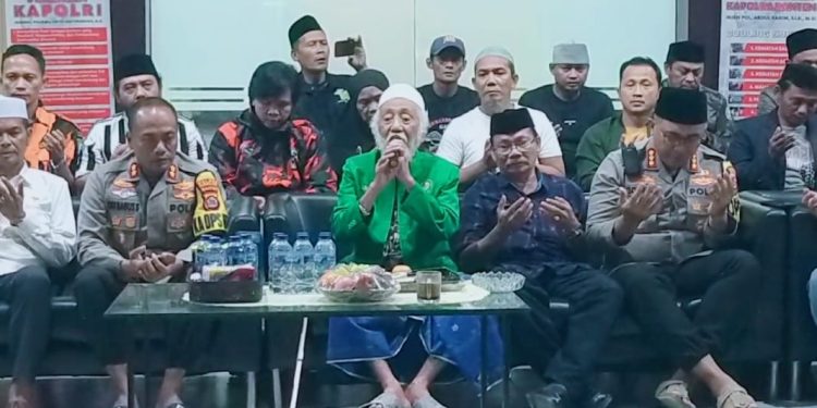 Abuya Muhtadi Imbau Masyarakat Amankan Pandeglang Jangan Ikut Rusuh