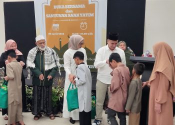 Berbagi Kebaikan, Hotel MaxOne Anyer Santuni Anak Yatim