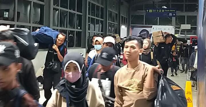 KAI Commuter Catat Kenaikan 68.531 Penumpang Turun di Stasiun Rangkasbitung Hingga H-3 Lebaran