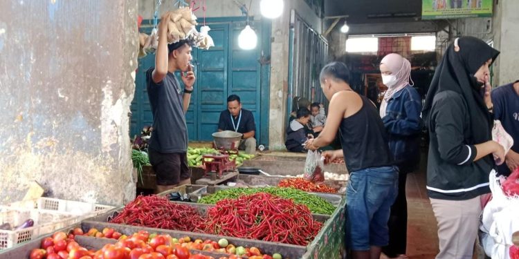 Harga Bawang dan Tomat di Pasar Rangkasbitung Meroket