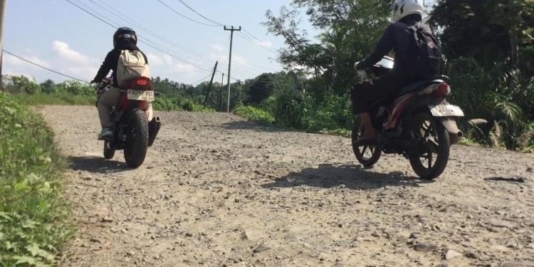 Warga Keluhkan Jalan Rusak, DPUPR Lebak : Belum Sempat Lakukan Perbaikan