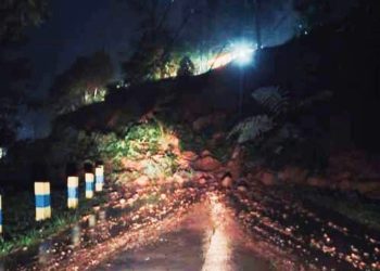Dampak Longsor, Akses Jalan Warungbanten-Cipanas Tidak Bisa Dilewati
