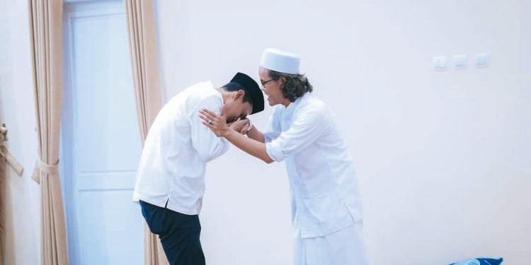 Sebelum Serahkan Formulir, Iing Mohon Doa Restu Ibunda dan Ulama