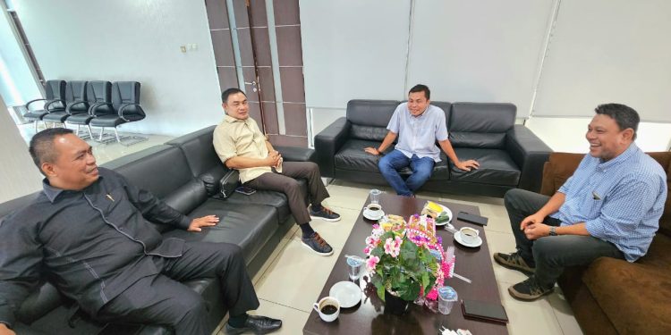Kunjungi Radar Banten, Mad Romli: Komunikasi dengan Media Harus Dibangun