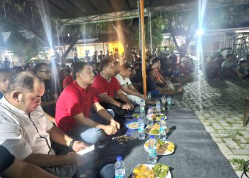 Nobar Warga Balaraja, Mad Romli Bagi-Bagi Hadiah