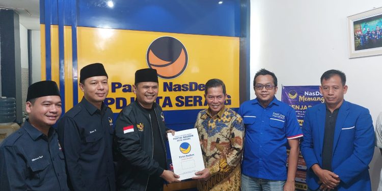 Dikawal Bandrong, Syafrudin Kembalikan Formulir Bacalon Walikota Serang ke Partai NasDem