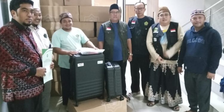 Kemenag Pandeglang Mulai Bagikan Ratusan Koper Calon Jemaah Haji 2024, Dipastikan Lengkap