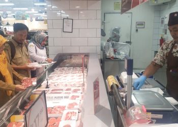 DKPP Cilegon Periksa Kelayakan Daging di Swalayan