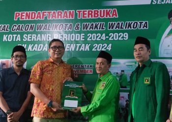 Achmad Herwandi Kembalikan Formulir Bacalon ke DPC PPP Kota Serang