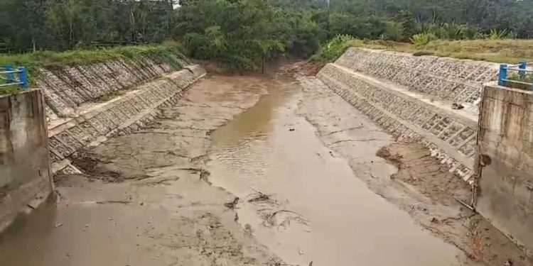 Sungai Cimoyan Pandeglang Tercemar Limbah Pasir Putih