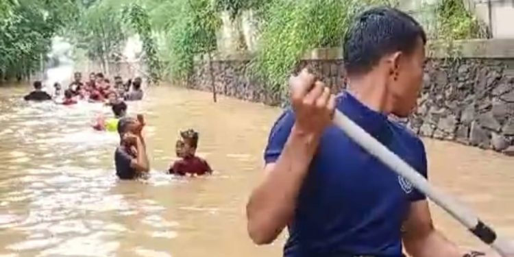 Sungai Cisadane Meluap, Panunggangan Barat Terendam