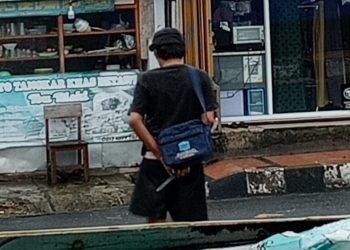 Bikin Ngeri, Pria Ini Mondar-mandir di Jalan Bawa Pisau