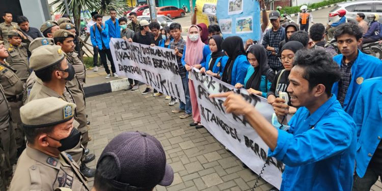 Mahasiswa Unpam Desak Walikota Tangsel Tindak Truk Pelanggar Jam Operasional