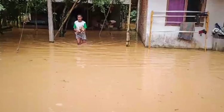Luapan Sungai Cibereum dan Jamlawu Rendam 67 Rumah di Maja Lebak