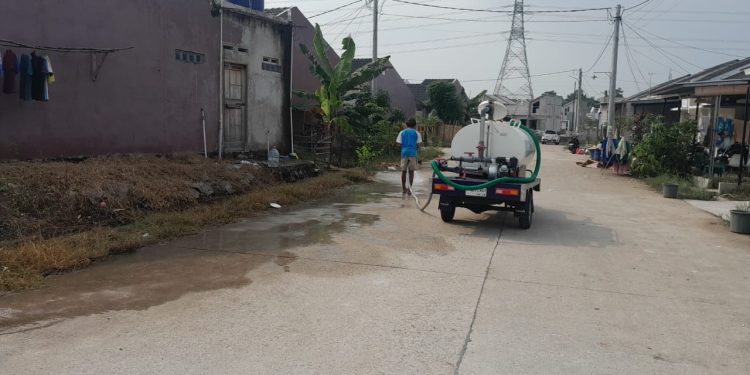 Banjir di Perumahan Grand Harmoni Balaraja Surut, Warga Tinggal Bersih-bersih