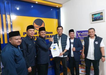 Wahyudin Djahidi Kembalikan Formulir Pendaftaran ke DPD NasDem Kota Serang