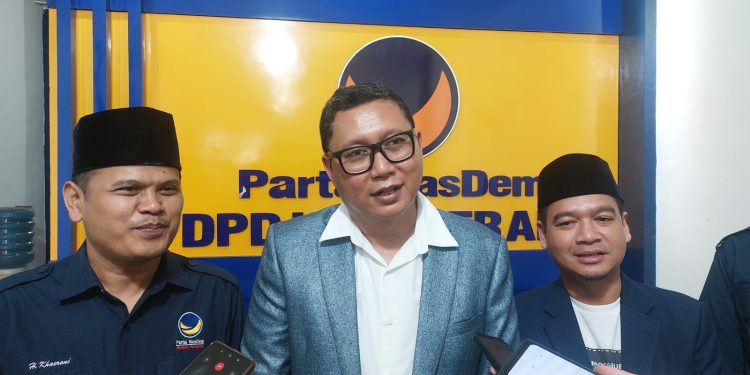 Ketua Forum Honorer Kembalikan Formulir Pendaftaran Bacalon Walkot Serang ke NasDem